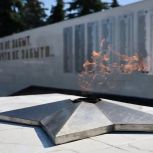 При поддержке «Единой России» на мемориале, посвященном Великой отечественной войне, зажгли Вечный огонь