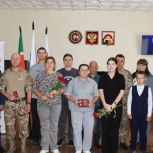 В Дрожжановском районе семьям бойцов СВО передали боевые награды