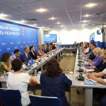 От создания семейных поликлиник до единой цифровой карты пациента: на форуме «Единой России» сформировали социальный блок Народной программы