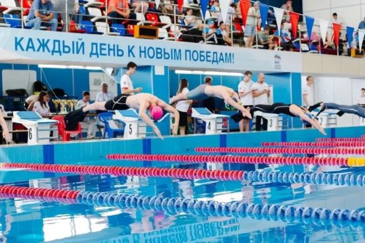 В Оренбуржье состоялись спортивные турниры, объединившие юных пловцов, легкоатлетов и самбистов