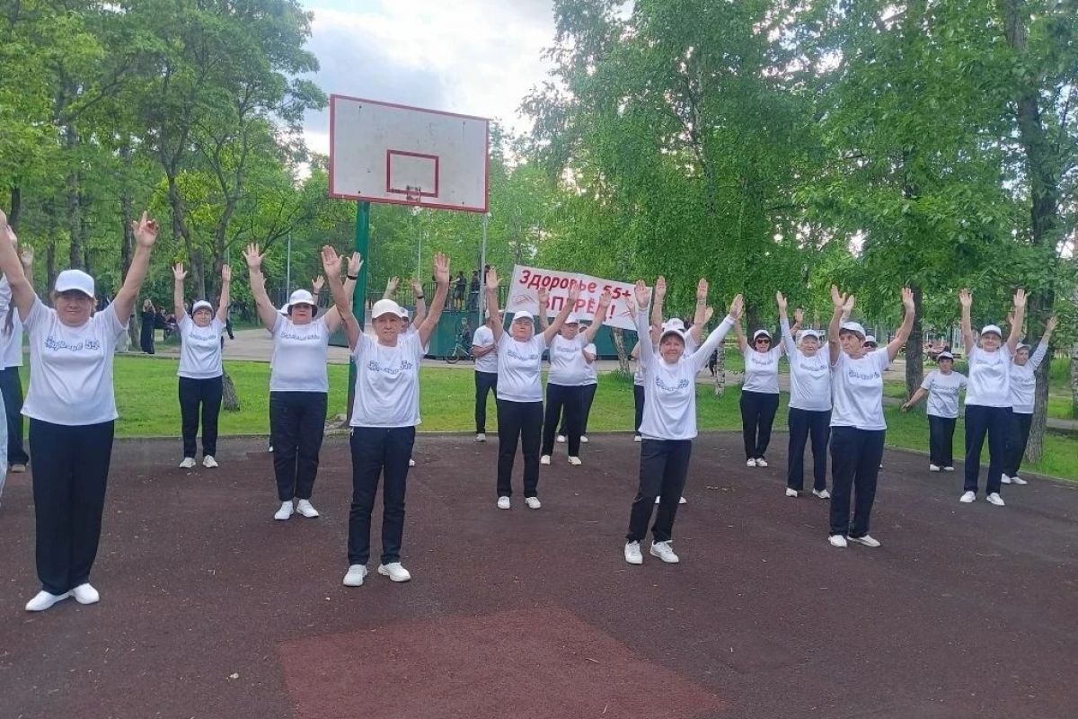 К утренней зарядке клуба «Здоровье 55+» в Иркутске присоединились молодёжь и дети
