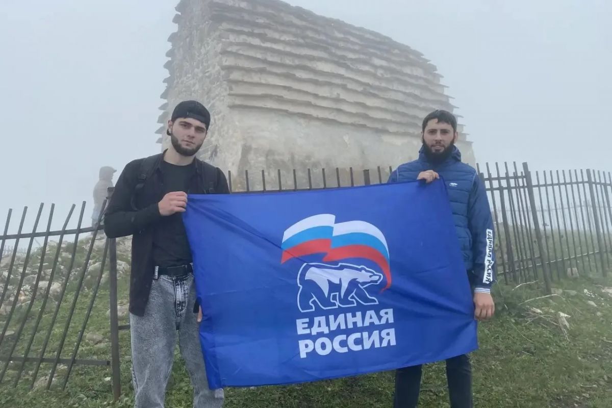 В Ингушетии состоялось массовое этнографическое восхождение на священную гору Маьт-Лоам, известную как Столовая гора