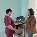 Единороссы передали книги для пациентов Чебулинской районной больницы