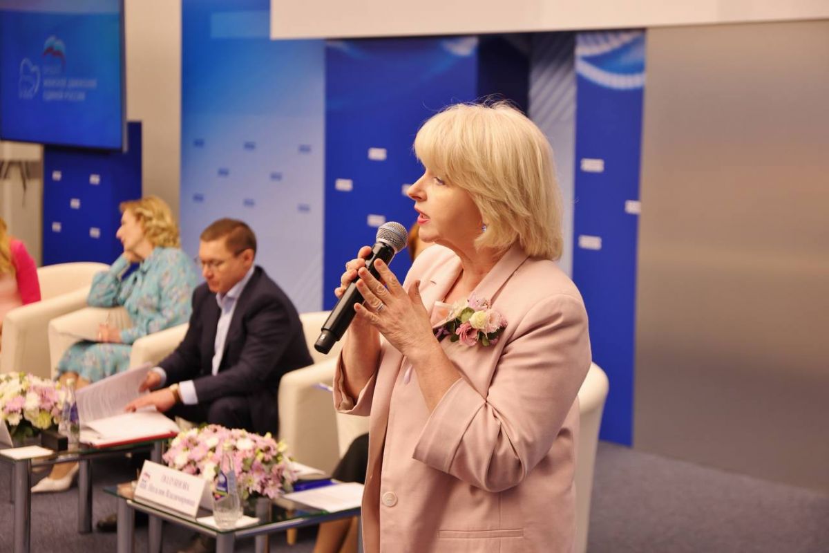 Депутат от Кузбасса выступила перед Секретарем Генерального совета «Единой России» Владимиром Якушевым