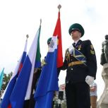 «Память должна быть видимой»: в Хабаровске открыли самый большой мурал на Дальнем Востоке