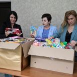 Единая Россия передала игрушки и наборы для творчества в ЛНР