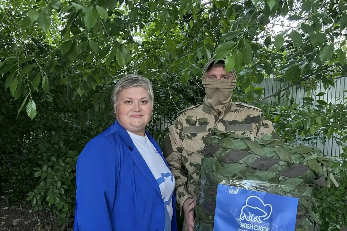 Волонтер партпроекта «Женское движение Единой России» передала на СВО очередную маскировочную сеть
