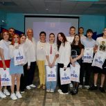 30 лет поддержки: депутат Виталий Рыльских поздравил воспитанников центра «Надежда» в Советском районе