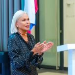Ирина Белых вручила аттестаты выпускникам школы №1151
