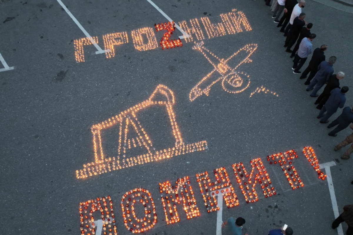 Память о подвиге предков и неразрывная связь поколений: в Грозном зажгли «Огненные картины войны»