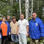 Партийцы Нижней Салды ликвидируют последствия урагана на городском кладбище