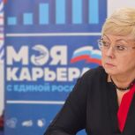 Светлана Виденеева помогла жительнице Заполярного разобраться с оформлением социального контракта для открытия ателье