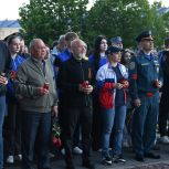 Свечи в память о героях Великой Отечественной войны зажгли в Петрозаводске