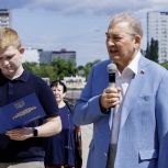 Трехкратный олимпийский чемпион Владислав Третьяк открыл фотовыставку о легендах спорта востока столицы