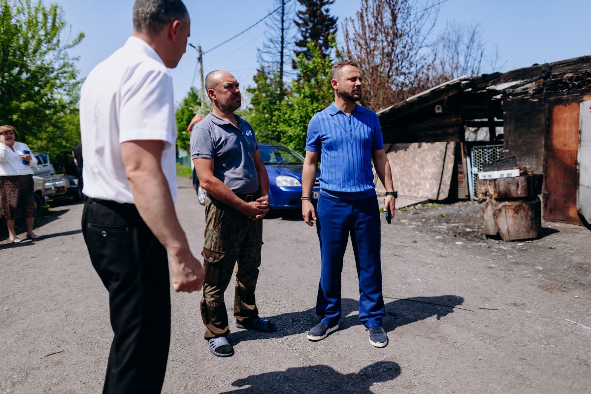 Депутат Госдумы от «Единой России» помог семье, потерявшей дом при пожаре