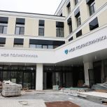 Депутат Госдумы Дмитрий Саблин проконтролировал оснащение медицинским оборудованием детско-взрослую поликлинику в Коммунарке