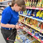 Активисты Волонтёрского центра проверили качество продуктов в магазинах Твери
