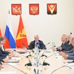Итоги предварительного голосования, ключевые задачи на текущий год и народную программу «Единой России» Александр Гусев обсудил с партийным активом пяти районов области