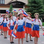 Активисты Лакского местного отделения «Единой России» поздравили жителей района с Днем России