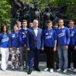 Память героя-молодогвардейца Олега Кошевого почтили у мемориала в районе Кунцево