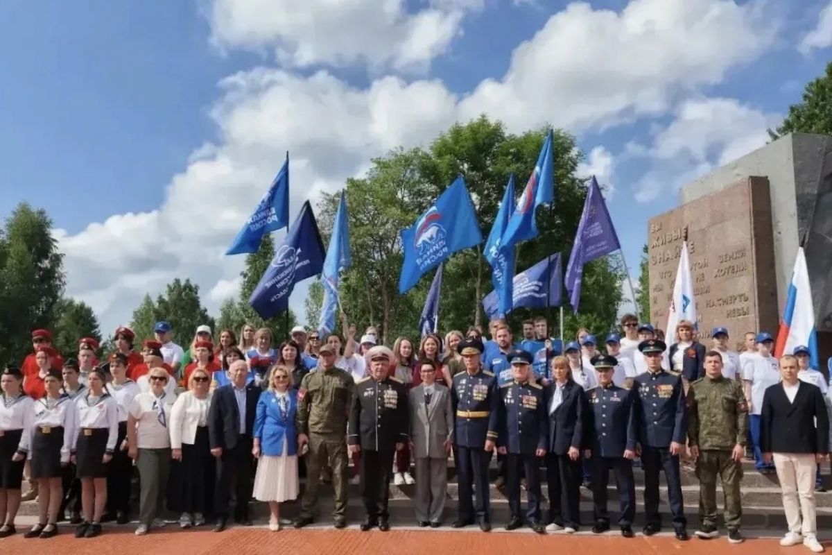 «Единая Россия» организовала памятную акцию «Города-герои — города Героев» в Ленинградской области