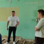 Виктор Афанасов взял под личный контроль ремонт кабинета труда в школе №79