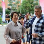 Ветеран СВО Эдуард Шонов наградил победителей соревнований «Мама, папа, я – спортивная семья» в Некрасовке