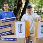 Семён Сокур и активисты «Единой России» передали в омский специализированный дом ребёнка партию летних вещей