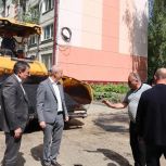 Сергей Вдовин проверил ход работ по ремонту дорожного покрытия и благоустройству дворовых территорий в Юго-Западном микрорайоне Саранска