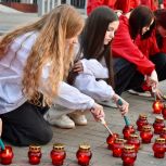 Татарстанцы зажигают свечи в День памяти и скорби