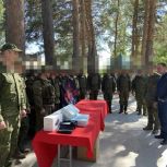 На передовую с новой техникой: депутат Заксобрания проводил бойцов на службу