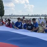 Концерты, открытые уроки, флешмобы: «Единая Россия» провела праздничные акции в ЦФО и на юге страны