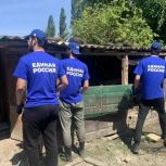 Волонтеры лагеря «Единой России» «Дагестанский Рубеж» передали стройматериалы 85 семьям в пострадавших селах Хасавюртовского района