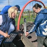 «Единая Россия» и МГЕР проверили безопасность детских площадок в ЯНАО