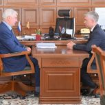 Александр Гусев и Евгений Ревенко обсудили вопросы поддержки многодетных семей
