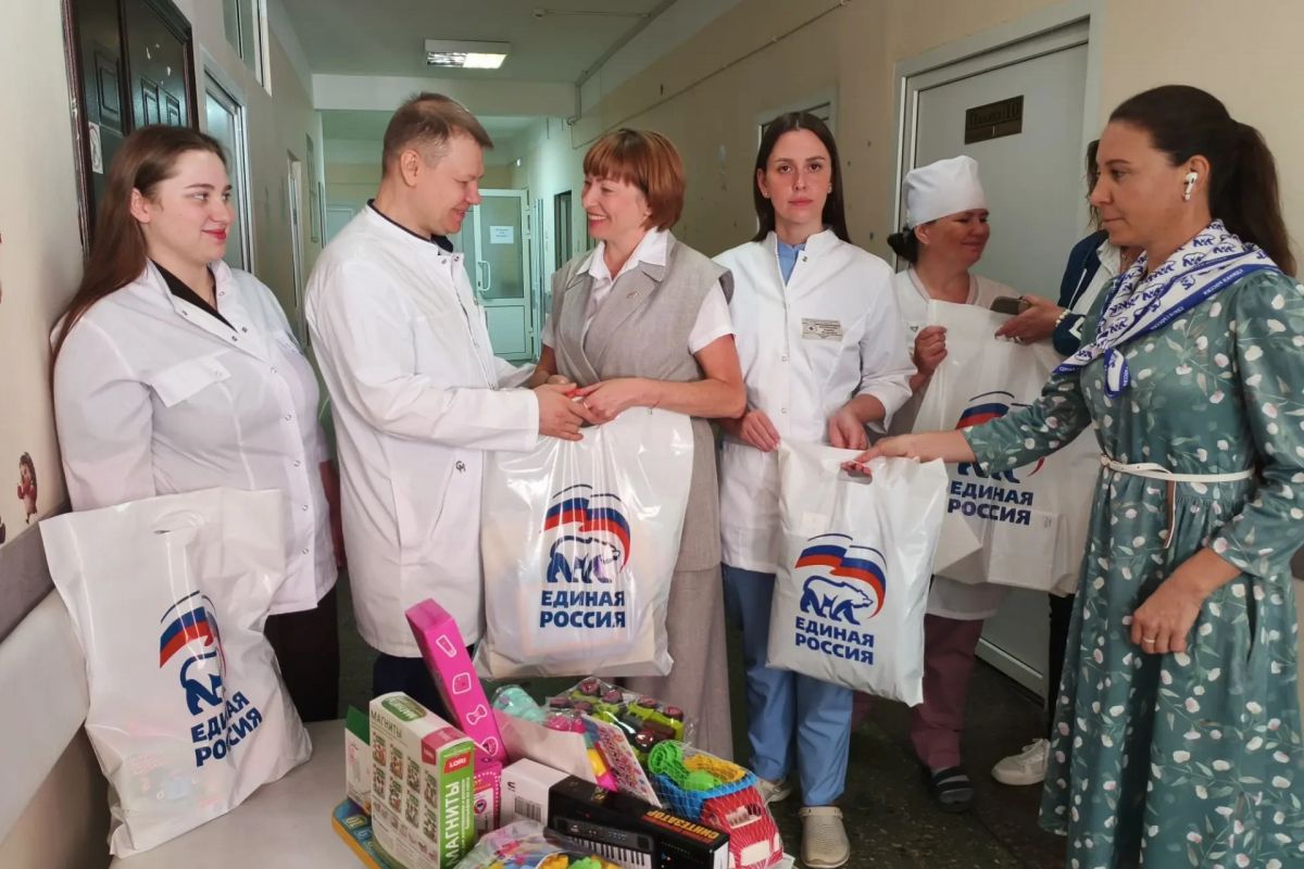 «Единая Россия» передала игрушки маленьким пациентам челюстно-лицевой хирургии областной больницы им. Н.Н. Бурденко