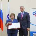Заместитель Секретаря Курганского регионального отделения Единой России, Председатель Курганской областной Думы Дмитрий Фролов поздравил сотрудников Отделения Социального фонда России по Курганской области с Днем социального работника
