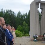 Ашинские партийцы почтили память погибших в железнодорожной катастрофе на перегоне Аша-Улу-Теляк