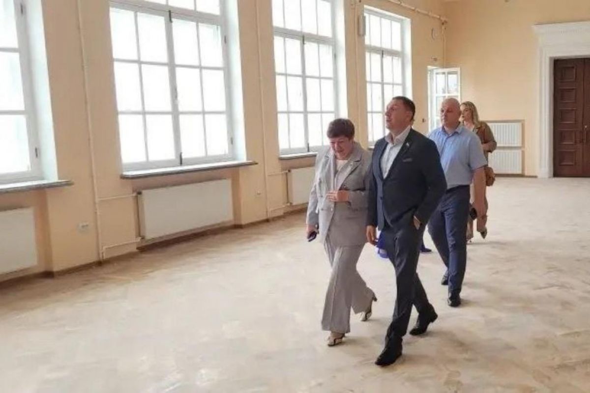 Депутат «Единой России» Максим Гелас посетил Центральный Дом культуры Цимлянского района
