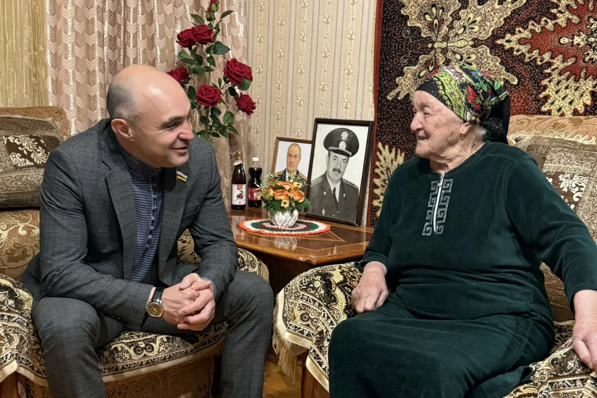 «Единая Россия» навестила долгожительницу, проживающую во Владикавказе