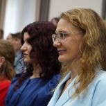 Алтайские единороссы поздравили социальных работников с профессиональным праздником