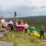 В Челябинской области «Единая Россия» устроила для семей бойцов СВО турпоход в Карагайский заказник
