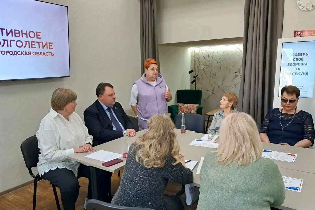 Активисты «Центра долголетия» Великого Новгорода закончили обучение в партийной «Школе ЖКХ»