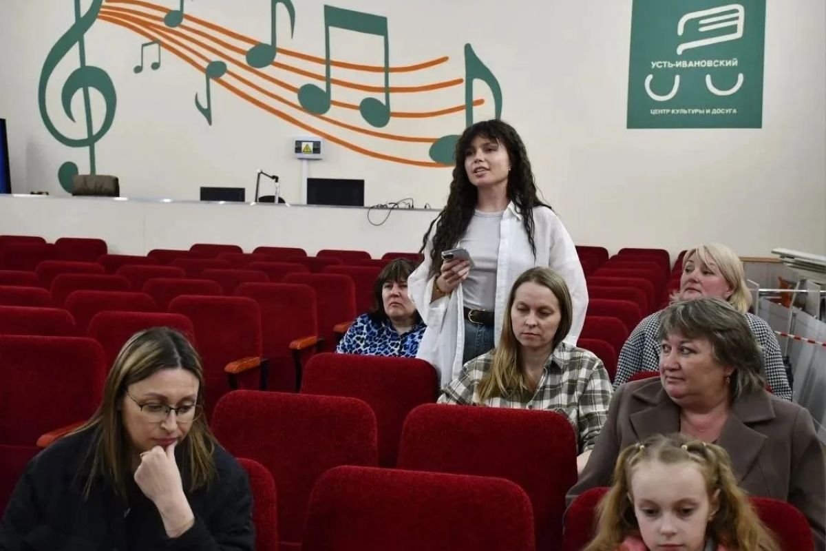 От подсыпки дорог до ремонта памятников: жители сел Благовещенского округа поделились с депутатом наболевшим