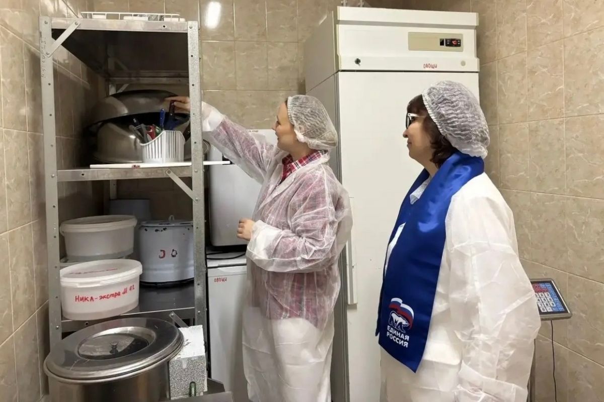 «Единая Россия» проверила условия пребывания детей в пришкольном лагере в Губкинском (ЯНАО)