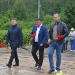 Представители «Единой России» почтили память жертв железнодорожной катастрофы под Ашой в Челябинской области
