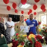 Депутаты «Единой России» и молодогвардейцы поздравили медиков Кизилюрта с профессиональным праздником