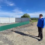 На городском кладбище в Верхнем Уфалее оборудовали первую площадку для сбора мусора