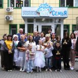 Сторонники "Единой России" организовали праздник для детей из тюменского центра "Семья"
