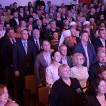 Денис Паслер наградил лучших социальных работников Свердловской области